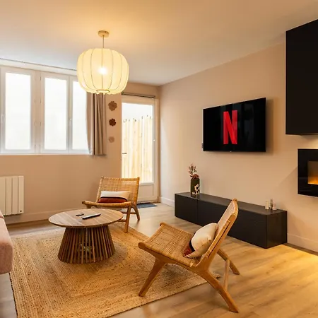 Apartment Host Melrose
